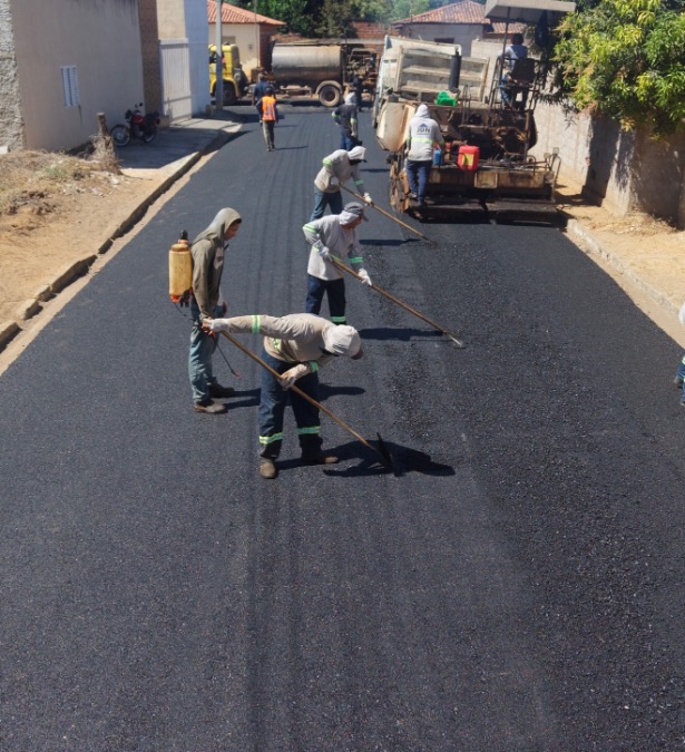 Prefeitura de Parnaguá inicia obras de pavimentação asfáltica em diversas ruas