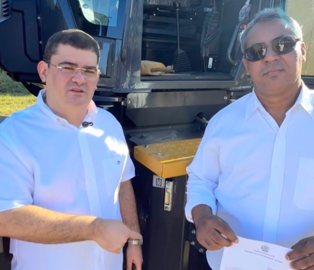 Parnaguá recebe nova pá carregadeira para reforçar infraestrutura do município