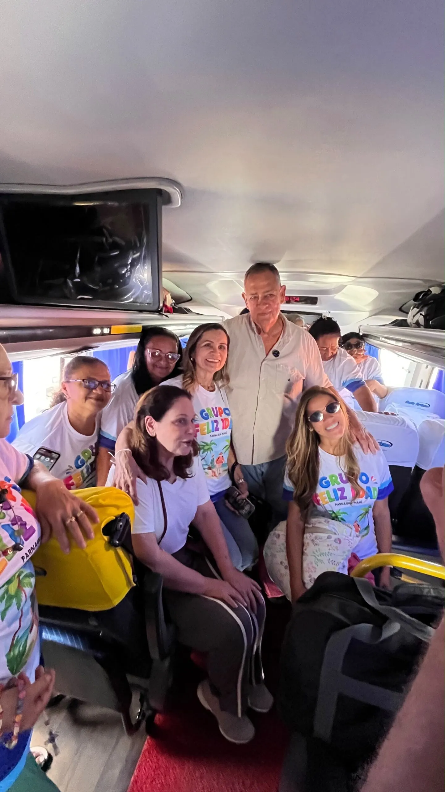 REFEITURA DE PARNAGUÁ LEVA MELHOR IDADE PARA MOMENTO DE LAZER E CONVIVÊNCIA EM FORTALEZA